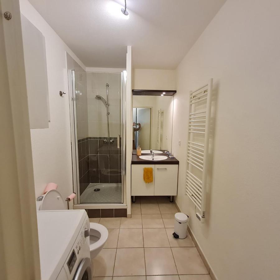 Ferienwohnung Beau Studio Tout Confort Au Calme Avec Parking . Villeurbanne Exterior foto