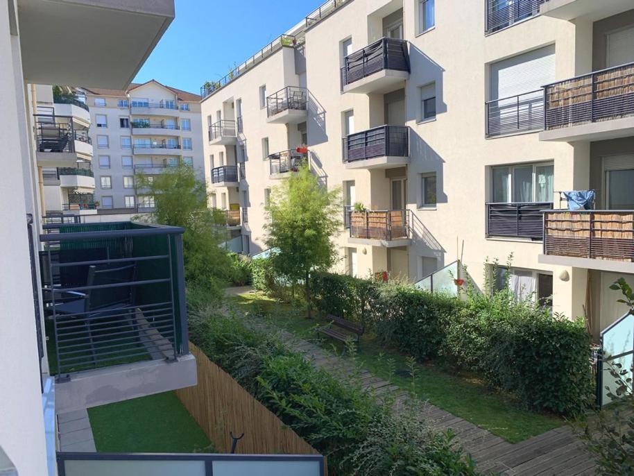 Ferienwohnung Beau Studio Tout Confort Au Calme Avec Parking . Villeurbanne Exterior foto